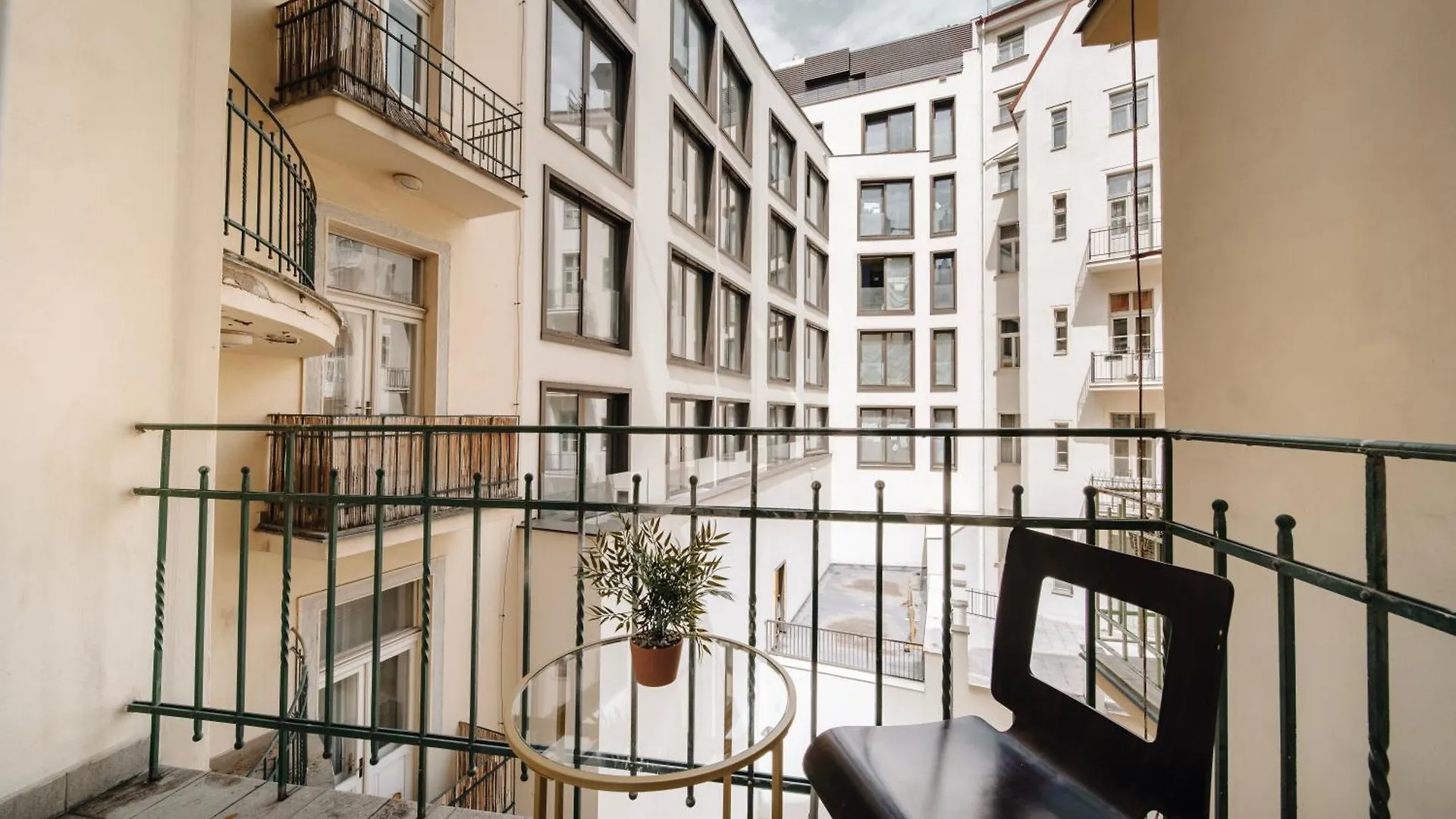 Heritage Haven Charming 3Br City Center Prague 0*,