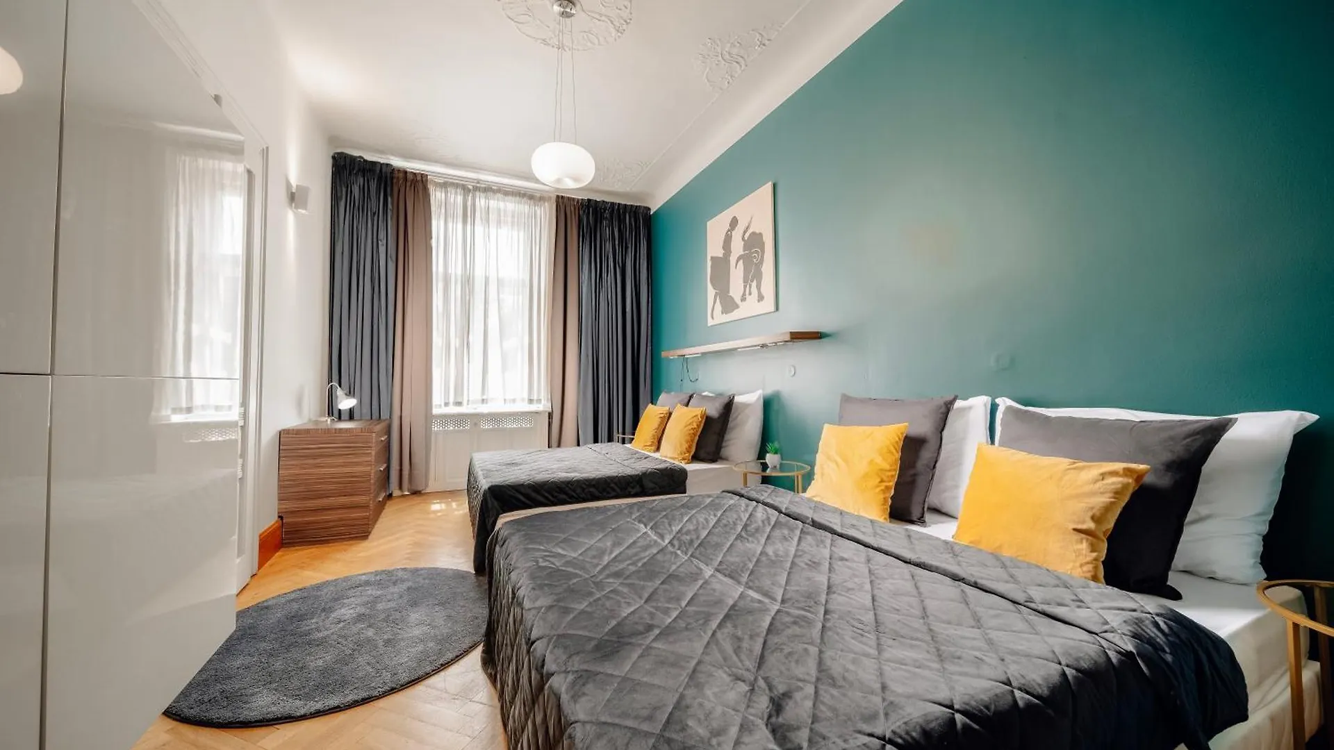 Heritage Haven Charming 3Br City Center Prague Apartment