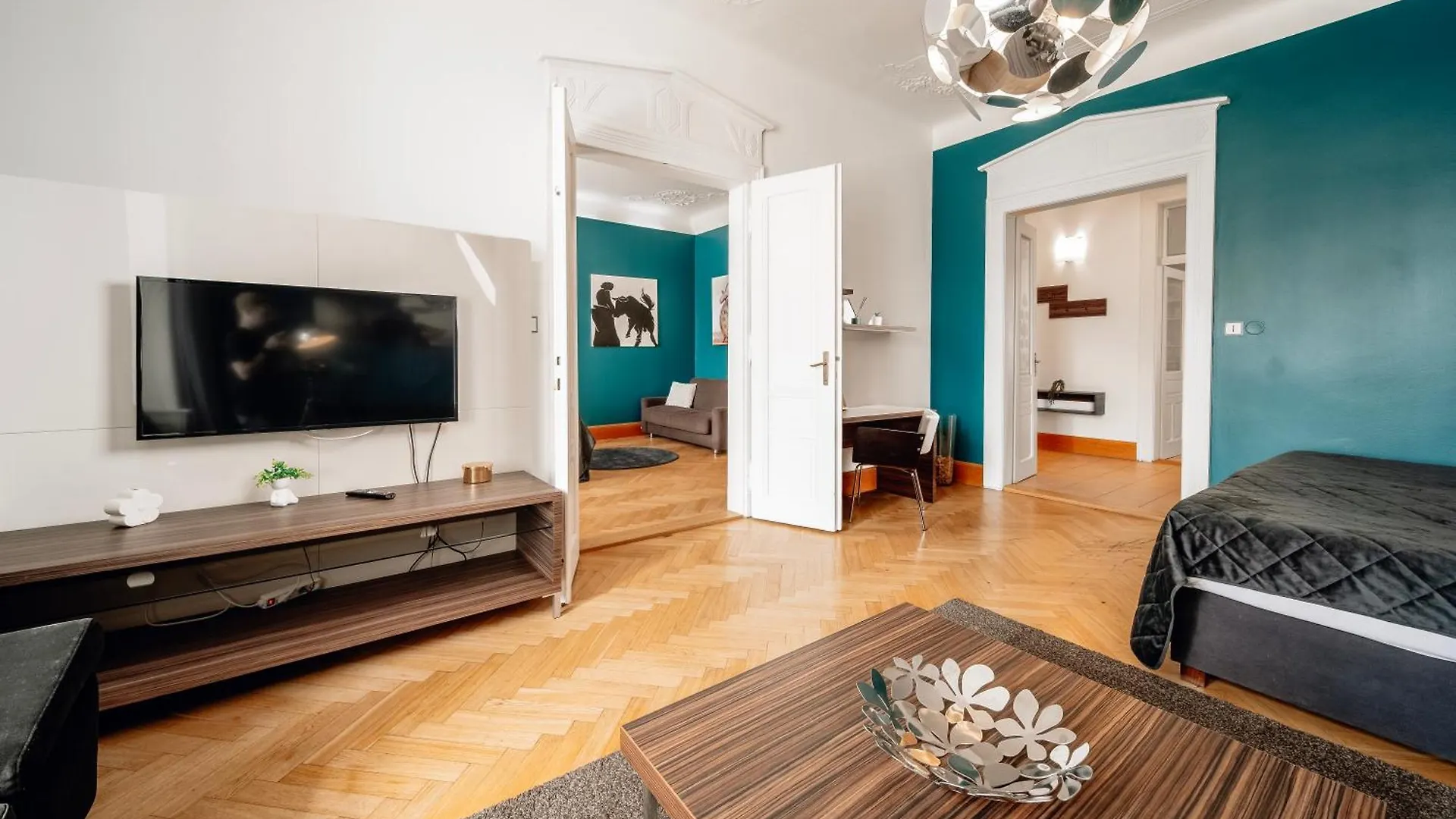 Heritage Haven Charming 3Br City Center Prague Apartment