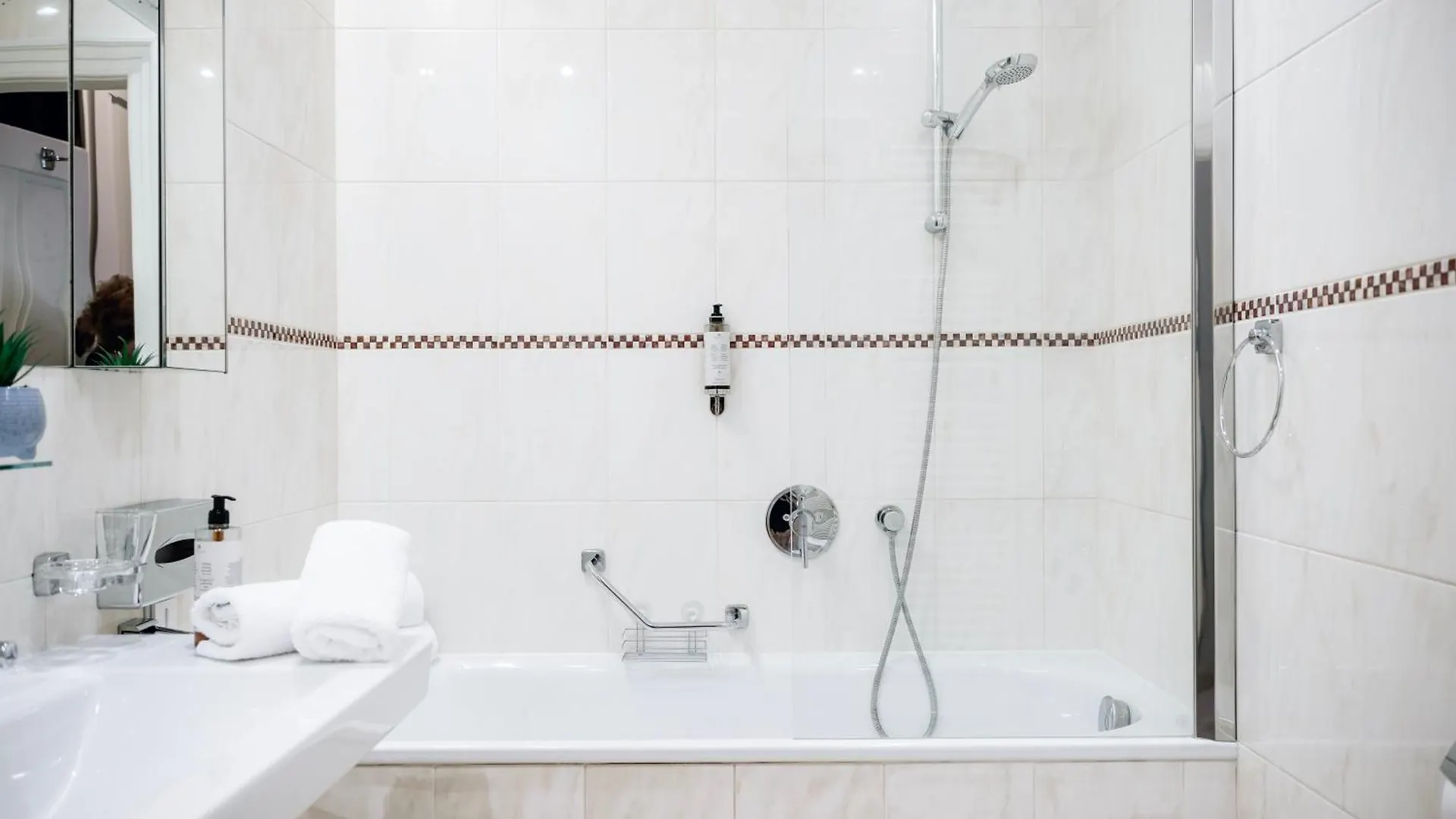 Heritage Haven Charming 3Br City Center Prag Daire